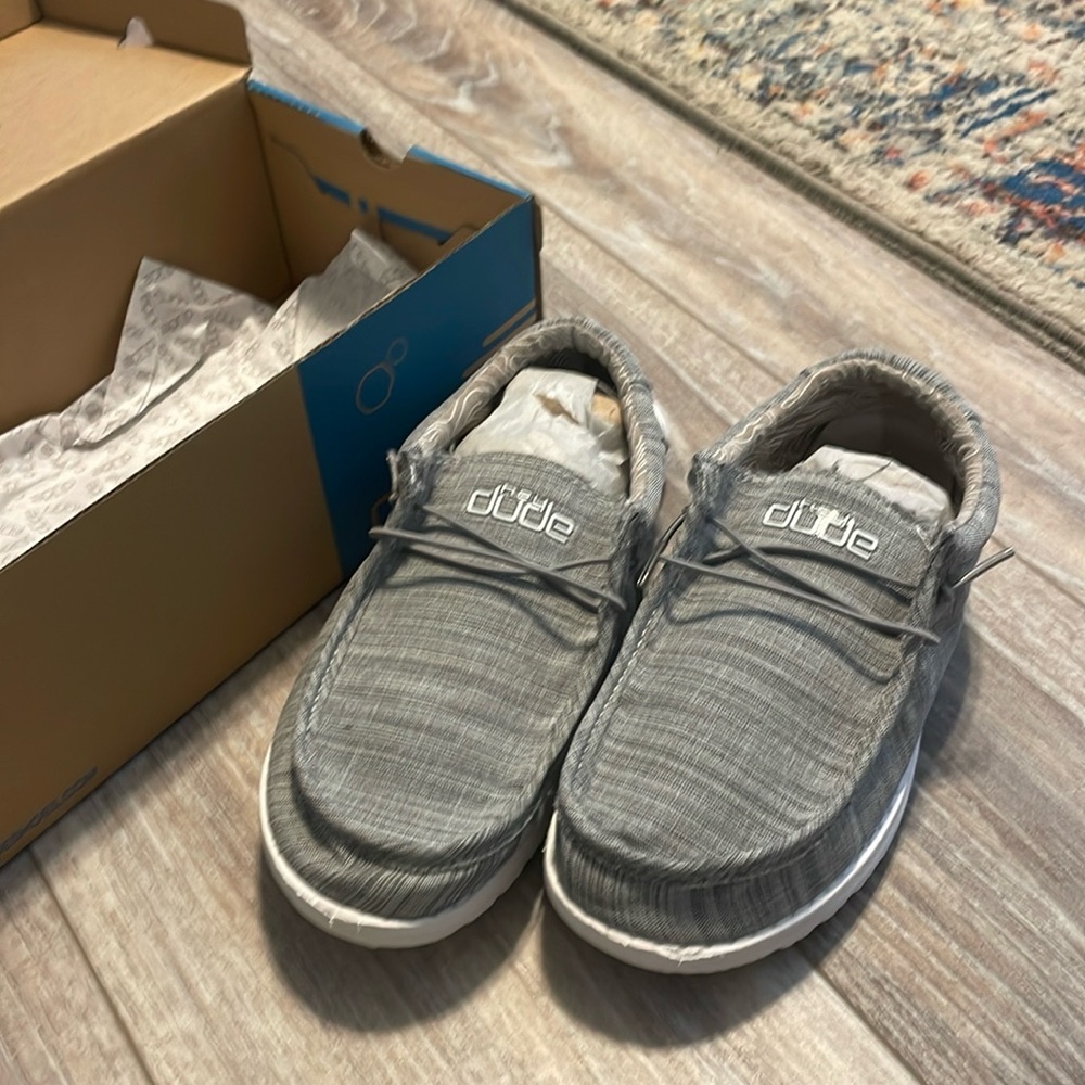Hey Dude youth size 6